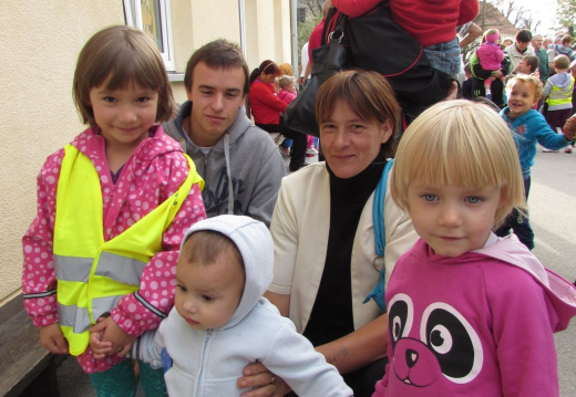 Srečanje z babicami in dedki v vrtcu- simbioza giba 2014